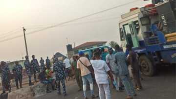 Panic as trigger-happy policeman shoots man whose truck spoilt on road dead, residents take action
