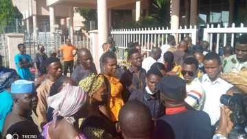 Yanzu-yanzu: An hana ma'aikatan gwamnati shiga ofis don basu yi rigakafin Korona ba