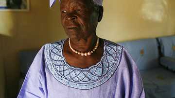 My grandma left 5 letters for neighbors who tormented her – I delivered first one, police showed up