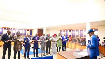 Gwamnan PDP Ya Rantsar da Tsohon Kakakin APC da Wasu Mutum 17 a Matsayin Sabbin Kwamishinoni