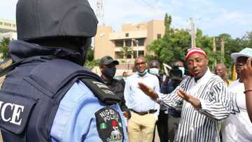 Updated: Hoodlums storm Nnamdi Kanu's trial, beat up Sowore, photo emerges