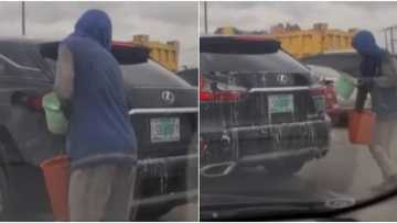 Mobile car wash: Massive reactions as young Nigerian man washes moving vehicle, video goes viral