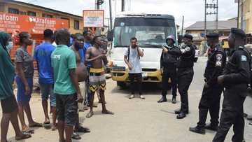 RRS officials take over Lagos streets, enlighten youth on COVID-19, social distancing (photo)