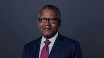Naira devaluation snatches $400 million from Dangote’s wealth in one day