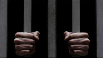 Yadda fursuna ya hadiye dan yatsan gandireba da ya gutsere yayin fada a gidan yari