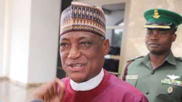 Fashi: Ministan tsaro yace furucinsa baya nufin kaskanta sarakunan gargajiya