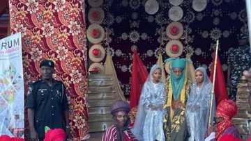 Hotunan dan autan marigayi sarkin Kano Ado Bayero yayin da ya angwance da mata biyu a lokaci guda