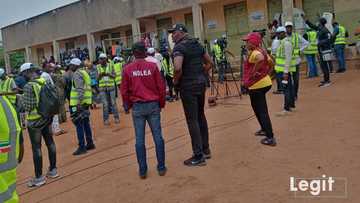 Breaking: Anxiety, fear as NDLEA officers storm Oyetola's polling unit, their mission revealed