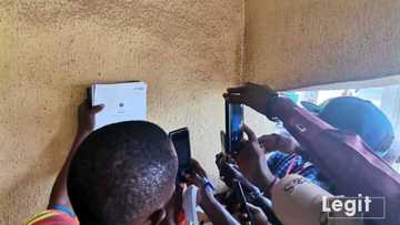 Confusion as PDP, LP agents insist on taking photos of election materials before commencement of voting