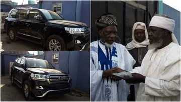 Gwamnan jahar Zamfara ya baiwa shugaban Izala kyautar motar alfarma (Hotuna)