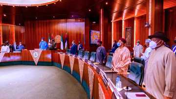 Afuwar da Shugaba Buhari ya yi wa tsofaffin barayin kasa ta jawo an maka shi gaban kotu
