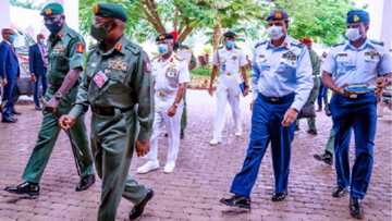 Babban laifi ne cigaba da ajiye hafsoshin tsaro, Shekarau ya kalubalanci Buhari