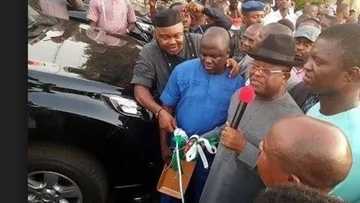 Gwamna Umahi ya sayi motocin alfarma na naira miliyan 19