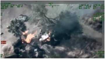 Yadda wani jirgin yakin sojin Najeriya ya yi luguden wuta a maboyar 'yan Boko Haram tare da lalata wata motar su ta yaki (Bidiyo)