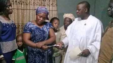 Tears as Governor Ambode donates N5m to widow of burnt kidnap victim