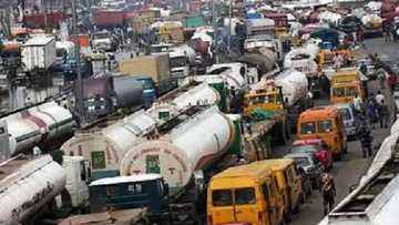 Yadda zalamar kudi ke janyo turmutsutsun tashar ruwan Lega