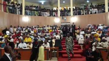 Da dumi dumi: Yayan jam’iyyar APC sun tsige kaakakin majalisar dokoki