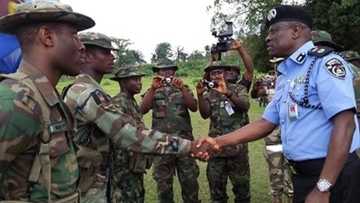 Stray bullets everywhere as soldiers, policemen reportedly exchange gunfire in Aba
