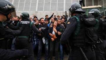 Police attack voters in Catalonia independence referendum, 400 injured (photos, video)