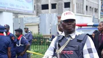 Da duminsa: Jami’an EFCC sun kai mamaya gidan tsohon shugaban hukumar SSS