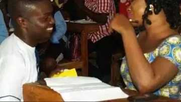 Wani mutum ya nemi auren budurwarshi a dakin jarabawa