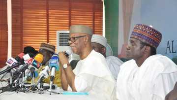 Out-going national chairman of APC Oyegun gives special mandate to party’s state executives over Buhari’s re-election bid (photos, video)