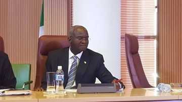 Fashola, ministan ayyuka, yayi bayanan kokarin gaggawa kan gadar Wukari da ta fado