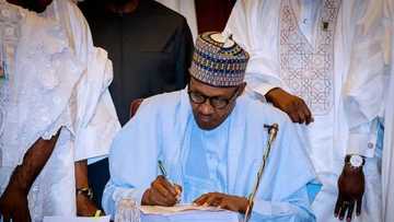 Breaking: President Buhari signs 2018 budget (video)