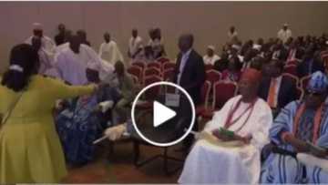 Cold war between Kings? See how Oba of Lagos publicly ridiculed Ooni of Ife (Video)