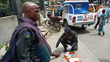 Nigerian Police officer spotted giving first aid to an accident victim
