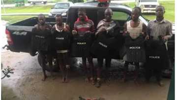 Police swoop in, arrest 6-man robbery, kidnapping gang which carries out attacks while disguised as SARS officers (photos)
