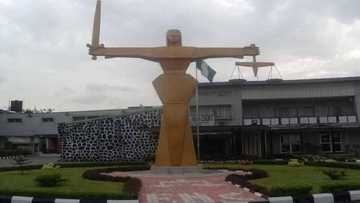 Bariki: An tsare budurwar da ta kusa yiwa wata makahon ido a gidan rawa