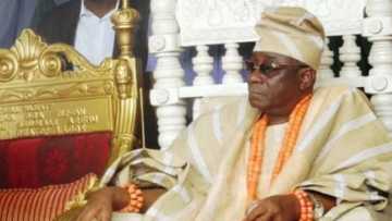 Ta faru ta kare: Sarkin Legas ya yiwa Buhari babban albishir kan zabe