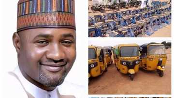 Wani dan majalisa ya raba kaya na kimanin milyan 150 ga al'ummar mazabarsa (Hotuna)