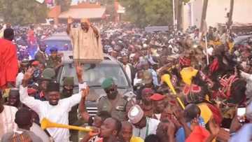 Tsaka-mai-wuya: Matasa sun yi wa Gwamna Badaru na Jigawa ihu a wajen taro