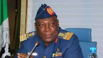 EFCC ta fallasa yadda tsohon shugaban hafsan hafsoshin rundunar sojan Najeriya da matarsa suka wawushe naira 4,000,000,000