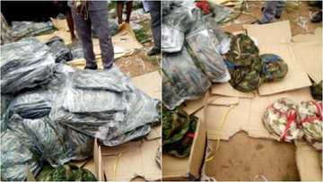 Kwastam ta kama wani babban sunduki da ya shigo Najeriya makare da Kakin Sojoji (Hotuna)