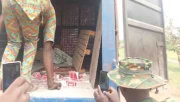 Hukumar Soji ta kama muggan makamai da aka makare cikin wata kwantena a jihar Ogun