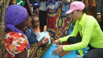 PHOTOS: Oshiomhole's Wife Visits IDP Camp, Makes Generous Donation