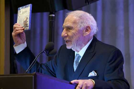 20 oldest living celebrities: famous people who are well over 90 - Legit.ng