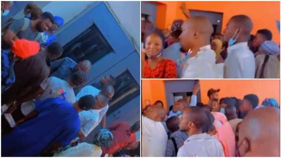 Tension as customers storm bank over SMS charges, shout thieves in video, Nigerians react