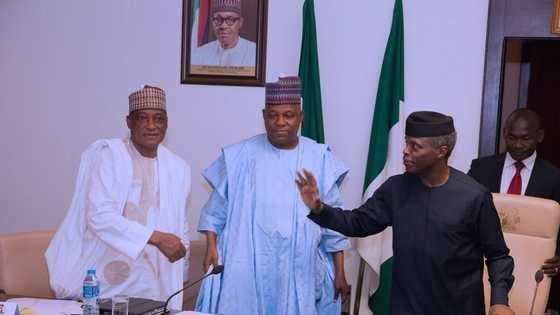 Yanzu Yanzu: Buhari ya tura ministan tsaro taron gaggawa a Chadi bayan kisan sooji