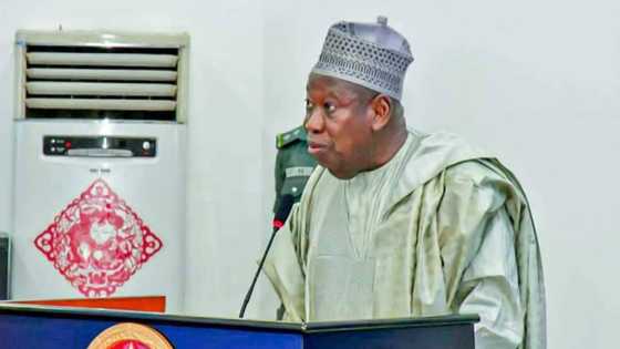 Da Dumi-dumi: Ganduje Ya Rufe Kantin Siyayya a Jihar Kano Saboda Kin Karbar Tsoffin Kudi