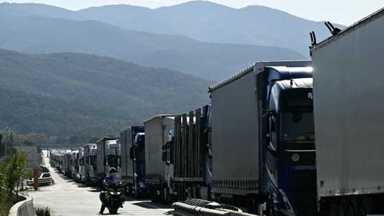 French farmers lift border blockade after talks with PM