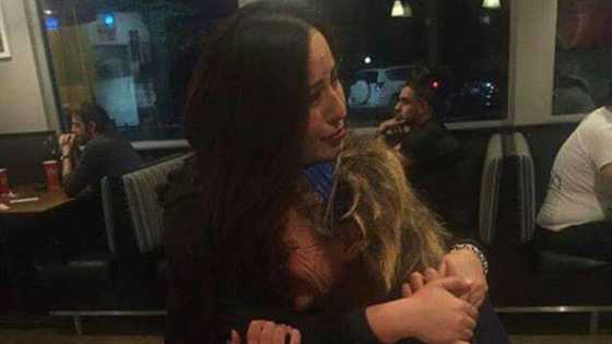 Kind lady buys warm meal for homeless woman who was asking people for leftovers, tears of joy flow