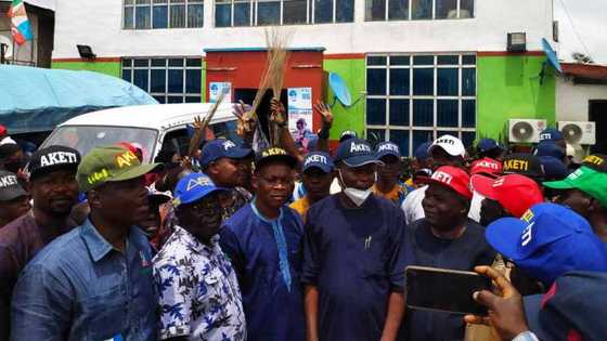 Yan Sanda Sun Kwace Iko da Sakateriyar APC Yayin da Mambobin Kwamitin Zartarwa Suka Tsige Shugaban APC