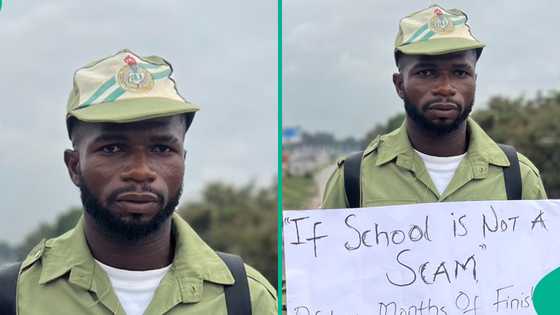 Nigerian man who didn’t get job after NYSC storms Oshodi bridge on one-man protest, carries placard