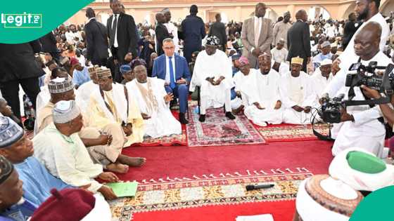 Limami ya kalli Bola Tinubu, ya yi masa wasu addu'o'i a gaban manyan kasa a Abuja'