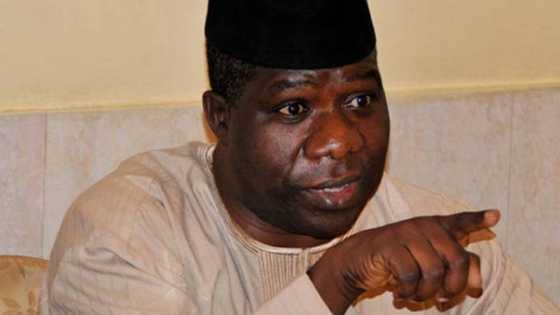 Dalilin da ya sa 'yan majalisar dattawa suka ki bari a san albashin da suke dauka - Wani Sanata ya fasa kwai