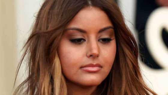 La biographie de Zahia Dehar: partenaire, chirurgie, photos d’avant et d’après